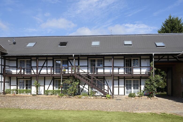 Hotel Ferienwohnungen Burg Blens