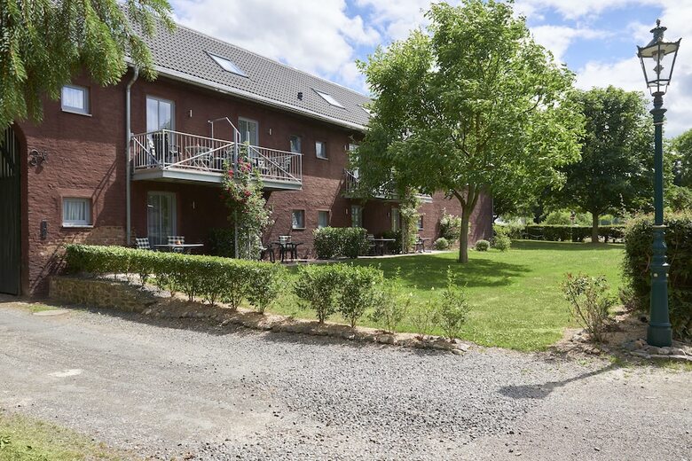 Hotel Ferienwohnungen Burg Blens