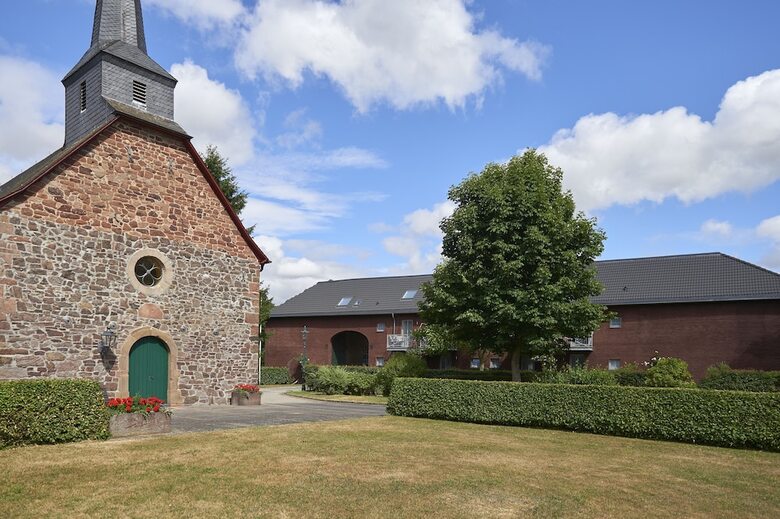 Hotel Ferienwohnungen Burg Blens