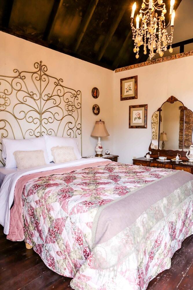 Fernabella's Lodge