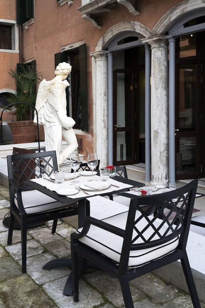 Radisson Collection Hotel, Palazzo Nani Venice