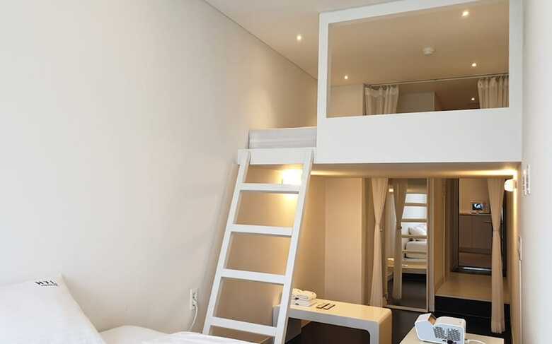 Hotel H7l