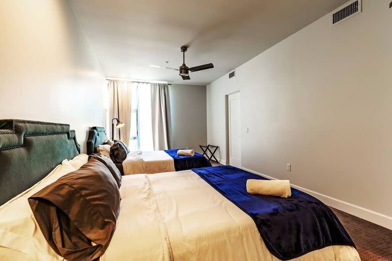 Aparthotel City Luxury Oasis! 3 Level Condo With 360 Roof!