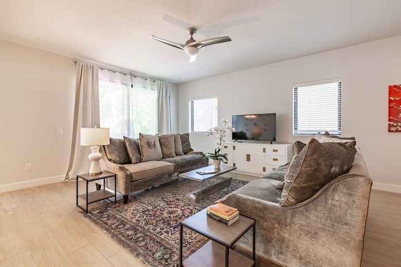 Aparthotel City Luxury Oasis! 3 Level Condo With 360 Roof!
