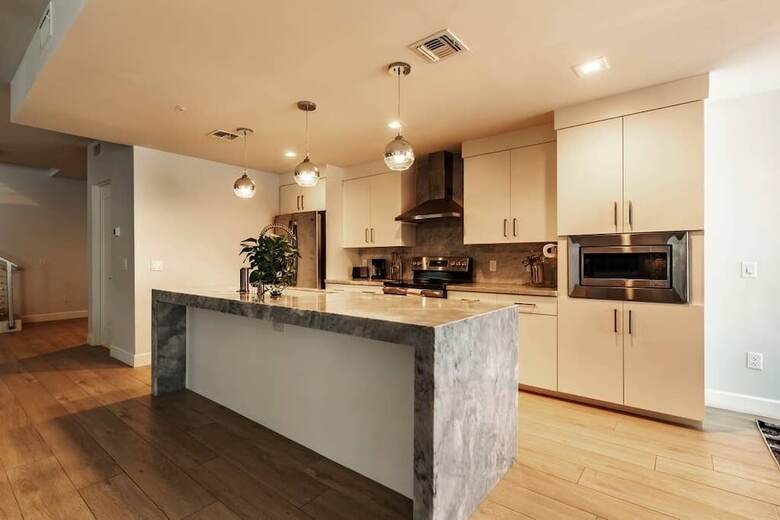 Aparthotel City Luxury Oasis! 3 Level Condo With 360 Roof!