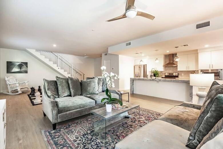 Aparthotel City Luxury Oasis! 3 Level Condo With 360 Roof!