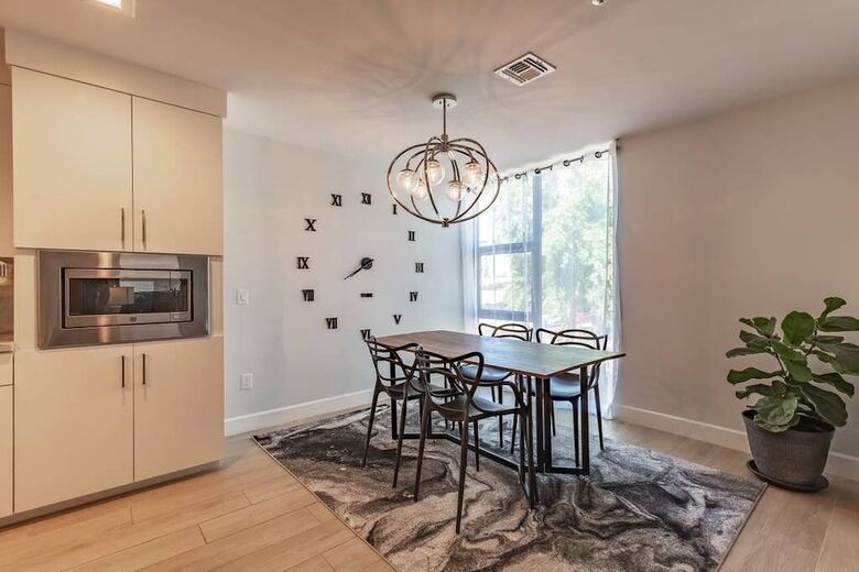 Aparthotel City Luxury Oasis! 3 Level Condo With 360 Roof!