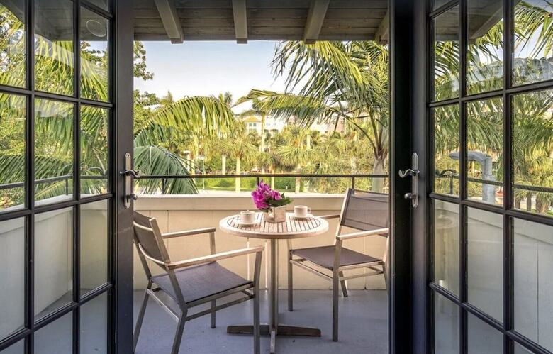 Hotel Bungalows At The Boca Raton