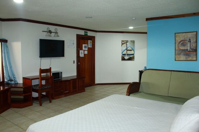 Hotel Fish Hook Marina & Lodge