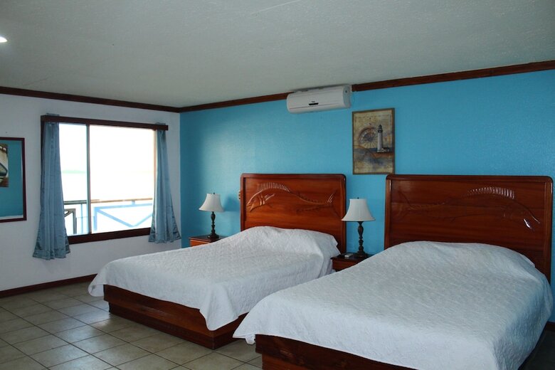 Hotel Fish Hook Marina & Lodge