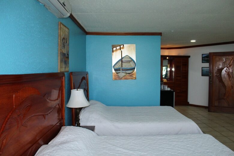 Hotel Fish Hook Marina & Lodge