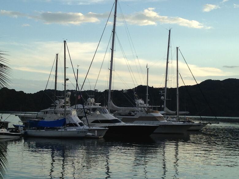 Hotel Fish Hook Marina & Lodge