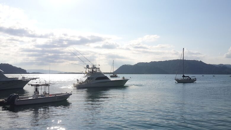 Hotel Fish Hook Marina & Lodge
