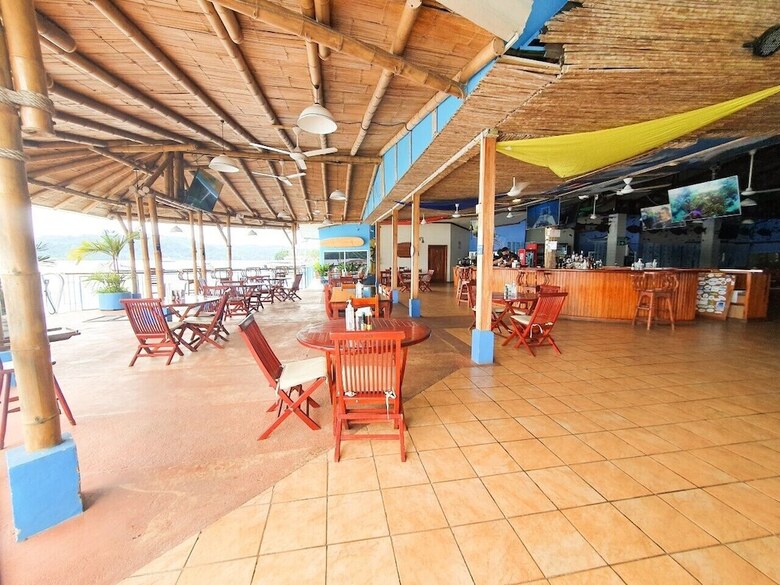 Hotel Fish Hook Marina & Lodge