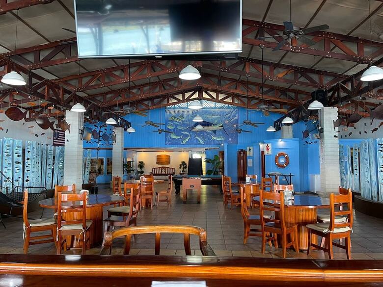 Hotel Fish Hook Marina & Lodge