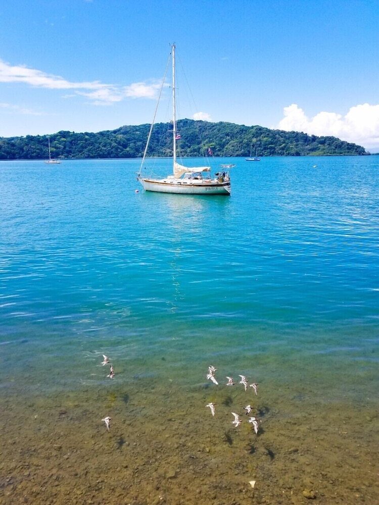 Hotel Fish Hook Marina & Lodge
