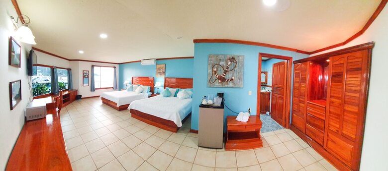 Hotel Fish Hook Marina & Lodge