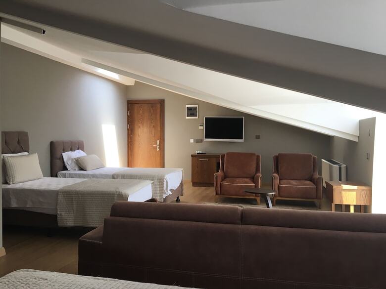 The Elegant Hotel
