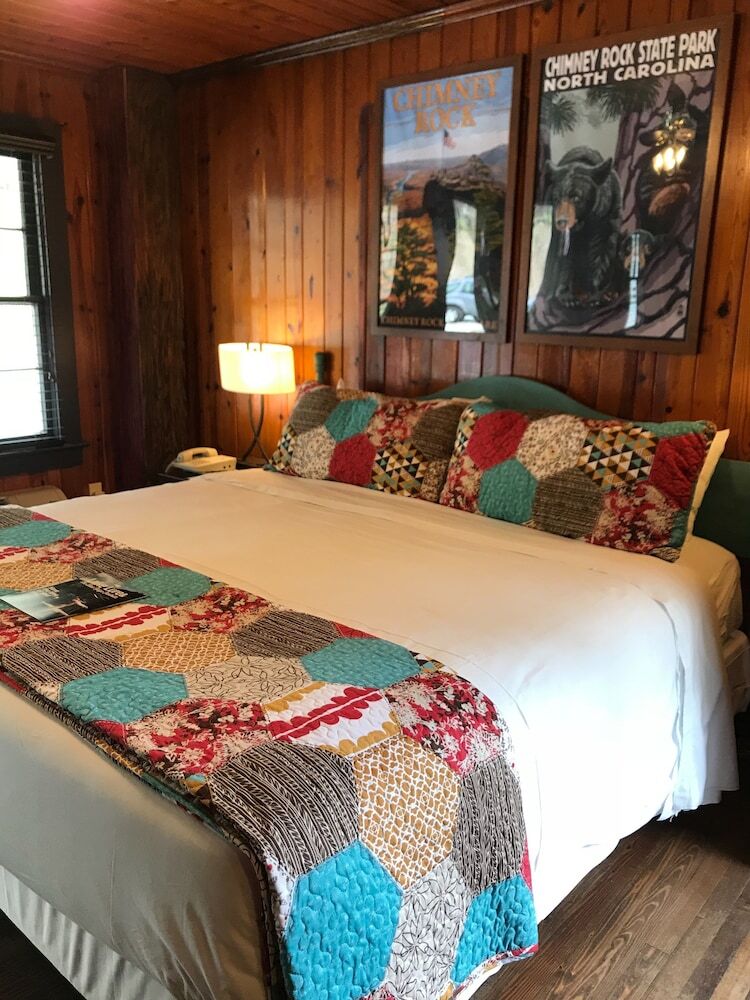The Riverside Lodge At Chimney Rock