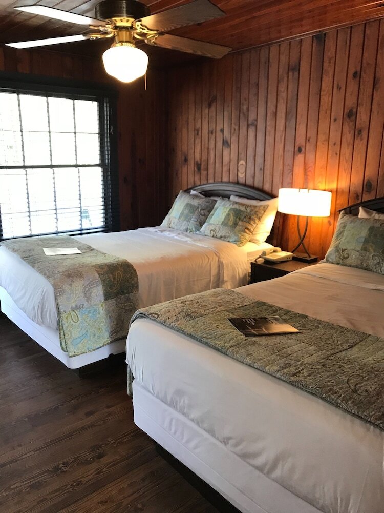 The Riverside Lodge At Chimney Rock