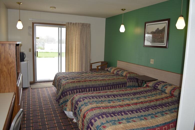 Edgetowner Motel