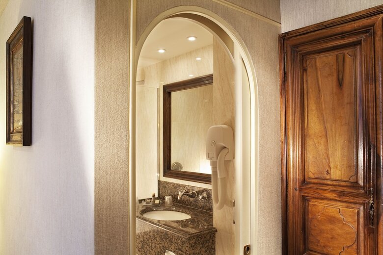 Hotel H�tel Left Bank Saint Germain