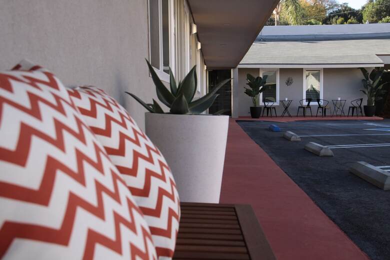 Motel El Royale Gardens Near Universal Studios