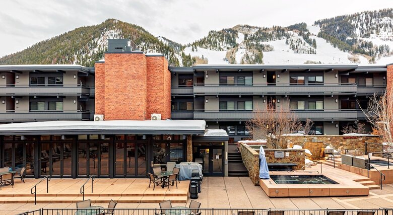 Aparthotel Aspen Square Condominium Hotel
