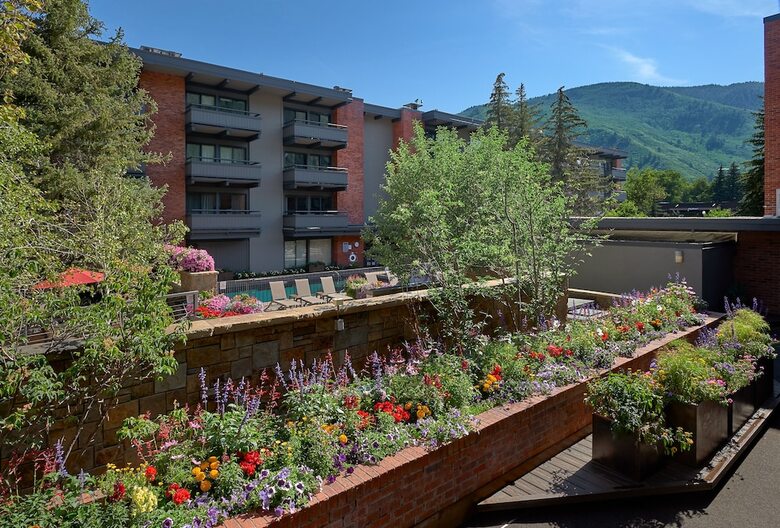 Aparthotel Aspen Square Condominium Hotel