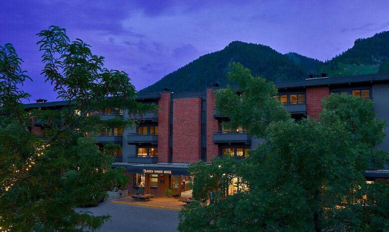 Aparthotel Aspen Square Condominium Hotel