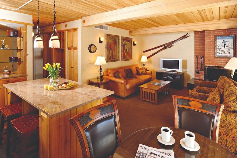 Aparthotel Aspen Square Condominium Hotel