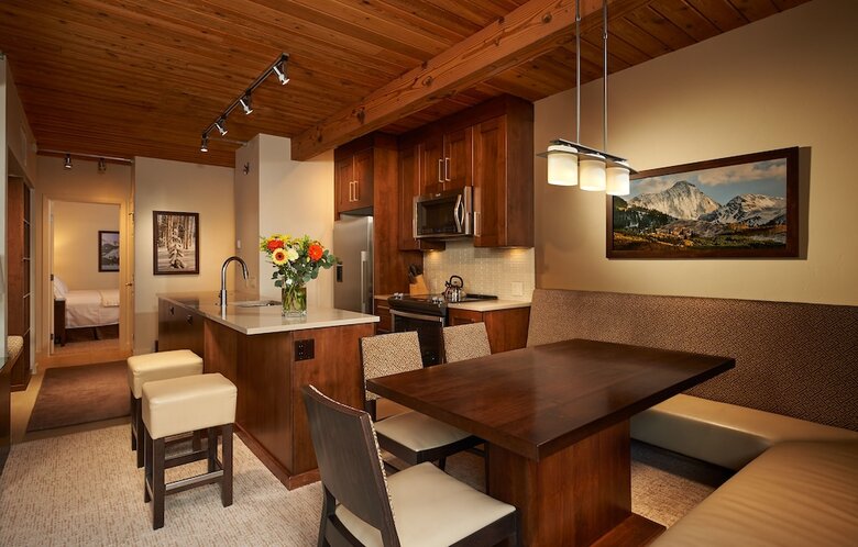 Aparthotel Aspen Square Condominium Hotel