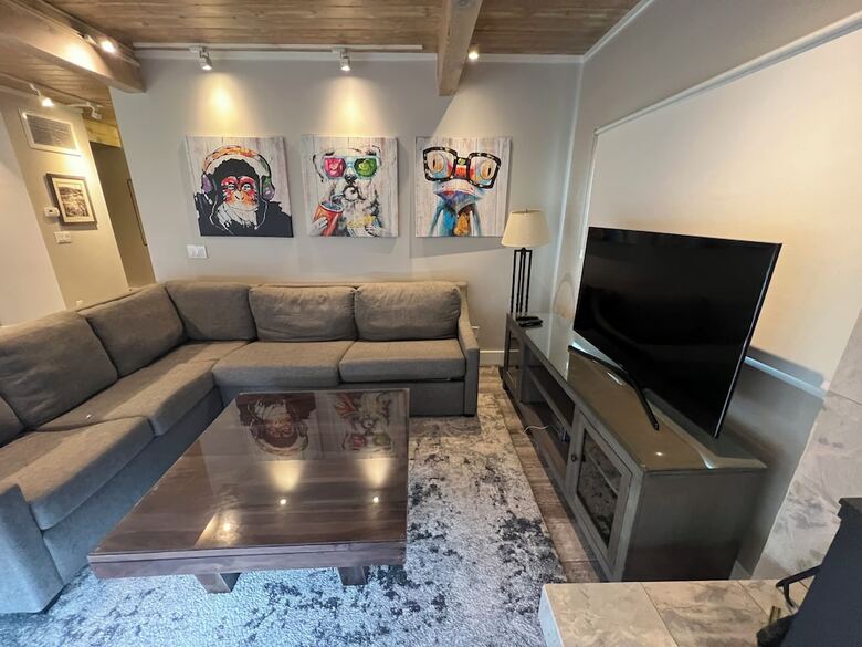 Aparthotel Aspen Square Condominium Hotel