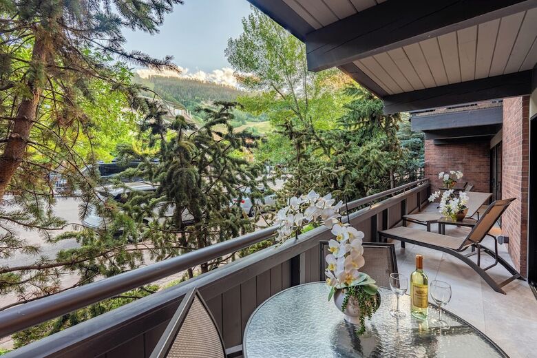 Aparthotel Aspen Square Condominium Hotel