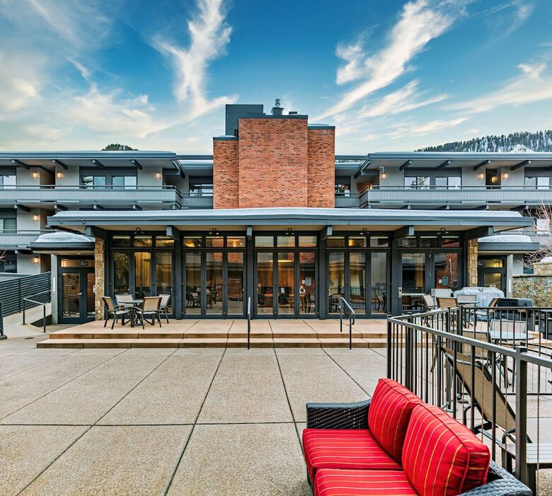 Aparthotel Aspen Square Condominium Hotel