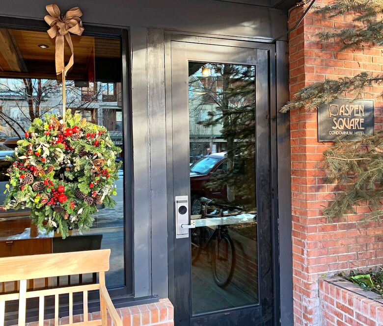 Aparthotel Aspen Square Condominium Hotel