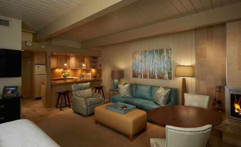 Aparthotel Aspen Square Condominium Hotel