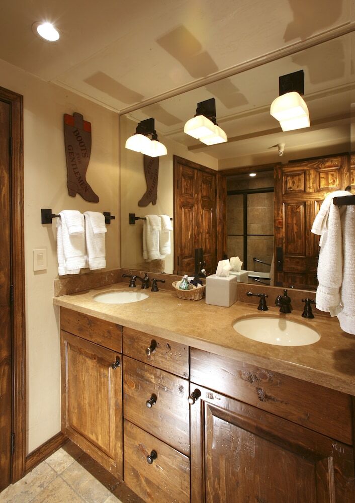 Aparthotel Aspen Square Condominium Hotel