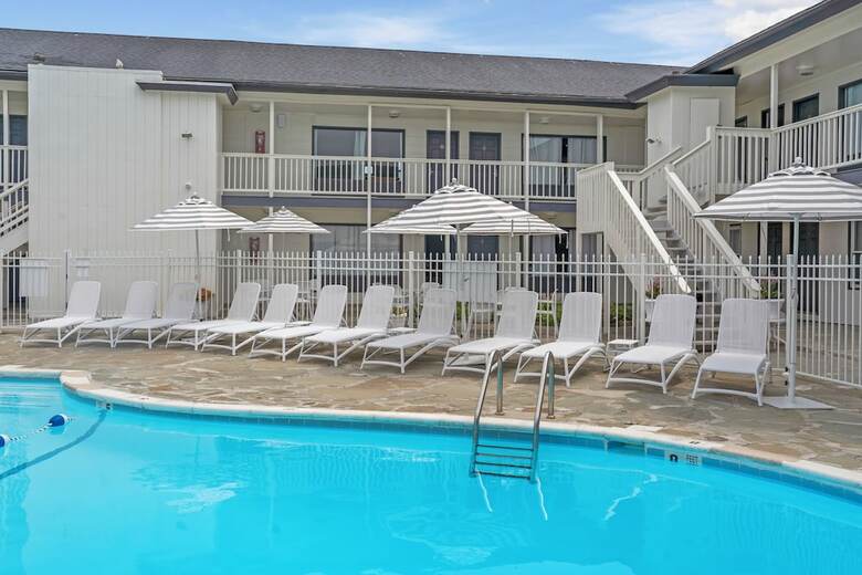 Hotel A Wave Inn
