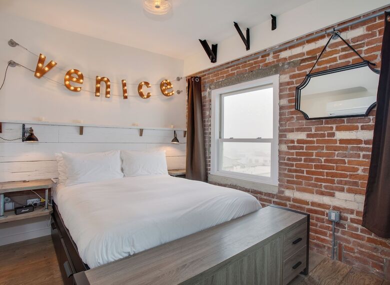 Venice V Hotel