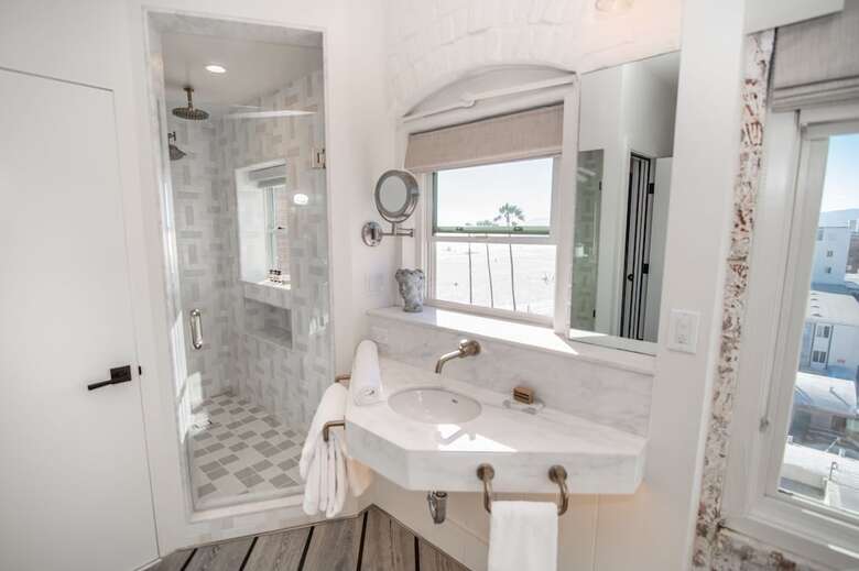 Venice V Hotel