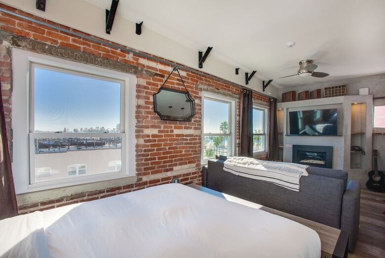 Venice V Hotel