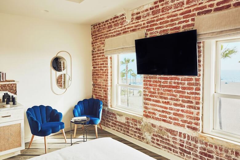 Venice V Hotel