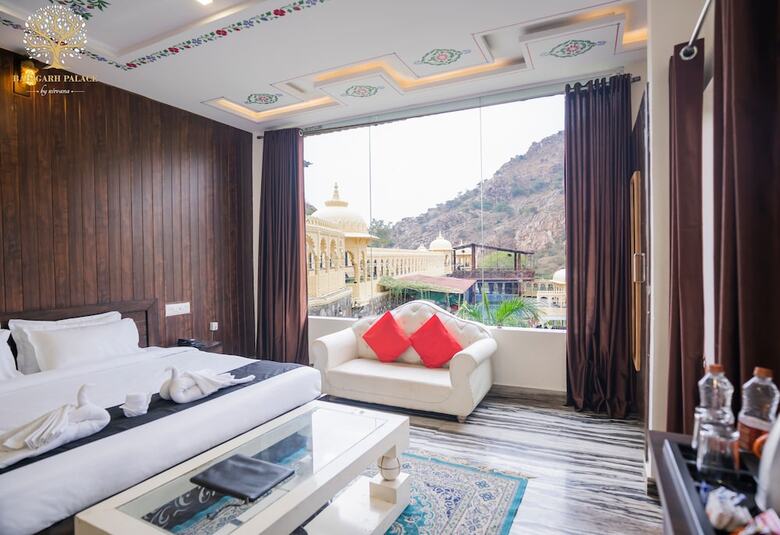 Hotel Badigarh Palace Resort