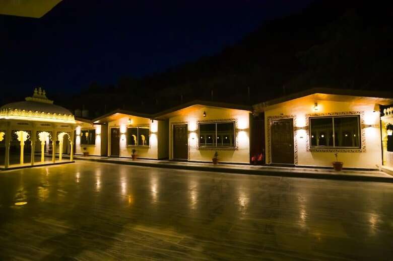 Hotel Badigarh Palace Resort