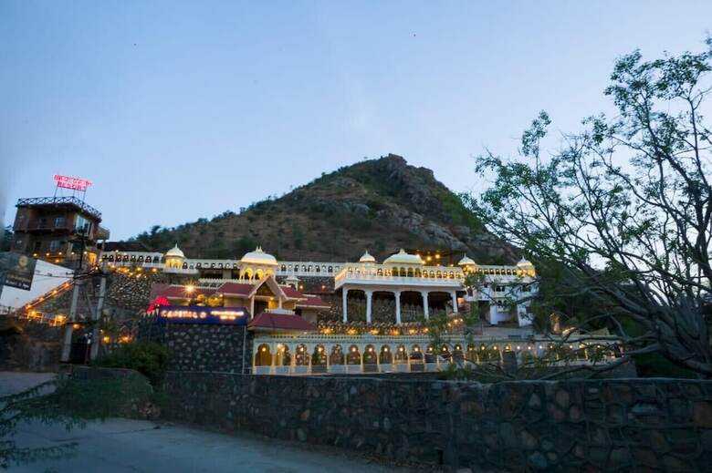 Hotel Badigarh Palace Resort