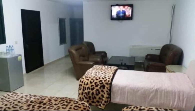 Hotel Regency Park And Suites