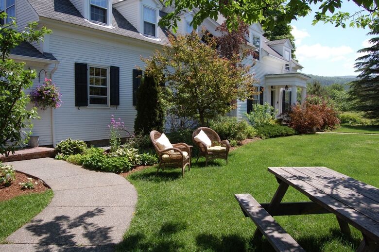 Bed & Breakfast 1824 House