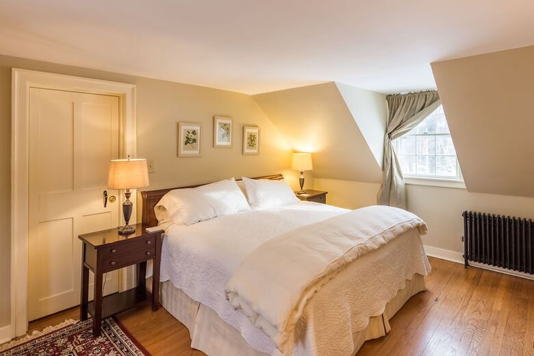 Bed & Breakfast 1824 House