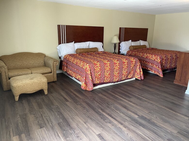Motel Riviera Inn & Suites
